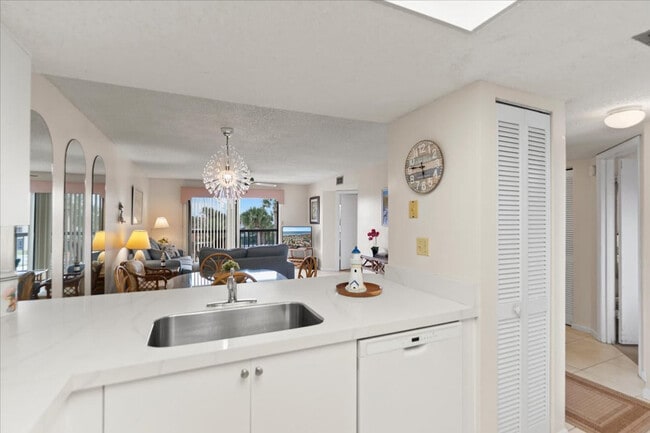 Photo - 4250 A1A S Unit SI FL3-ID1538861P