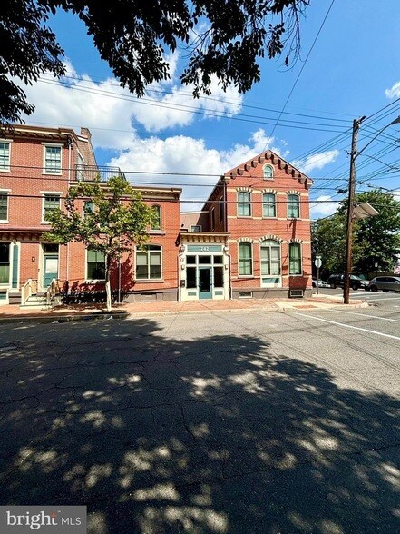 Photo - 242 Centre St