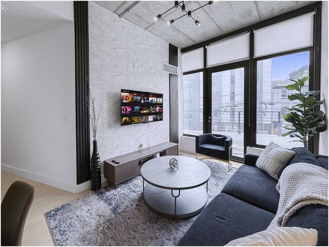 Building Photo - 1247 N 2nd St Unit ID1317865P