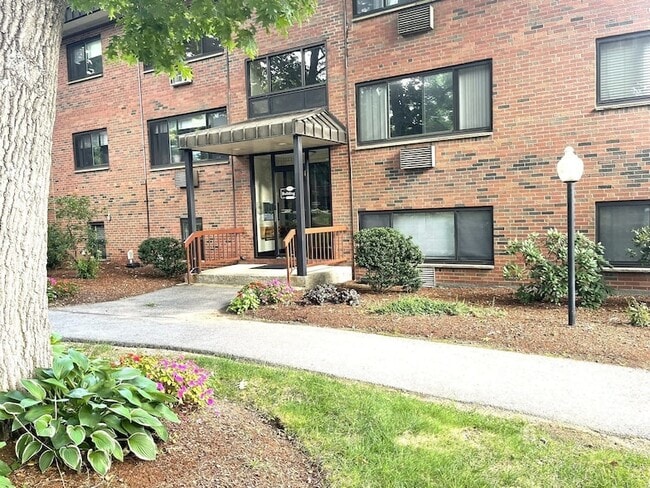 Building Photo - 1323 Worcester Rd Unit E7