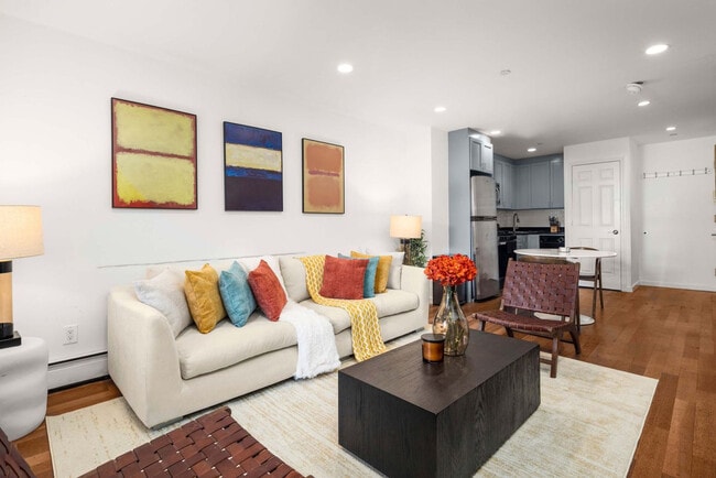 Building Photo - 15 St Marks Pl Unit SI ID1291588P