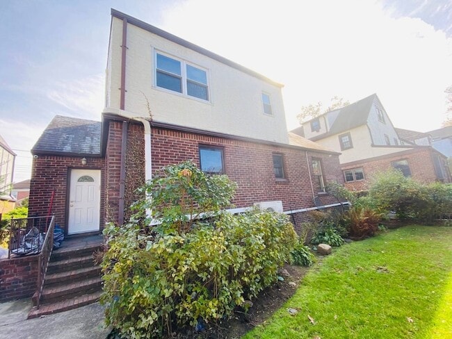 Photo - 181-69 Tudor Rd