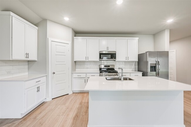 Photo - 946 Olive Dr