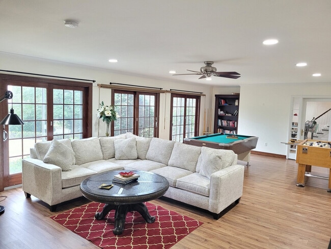 Photo - 2017 Woodford Rd Unit SI ID1473420P