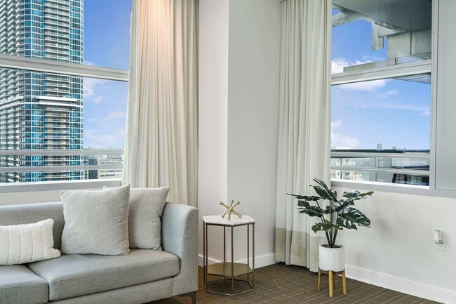 Photo - 1391 FL-5 Unit FL32-ID1327990P