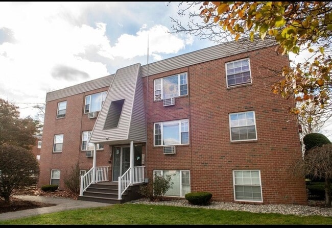 Building Photo - 99 Cluff Crossing Rd Unit 5