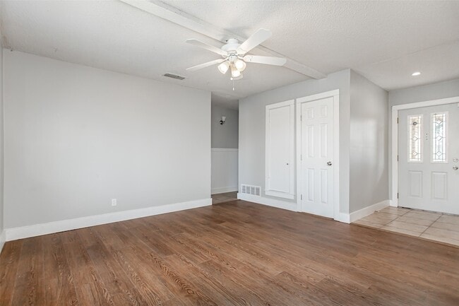 Photo - 2121 Travis Dr