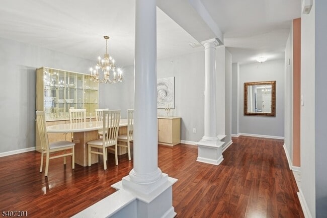 Photo - 806 Holly Ln