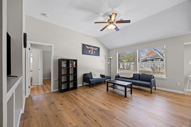 Photo - 5006 Acorn Grove Ct