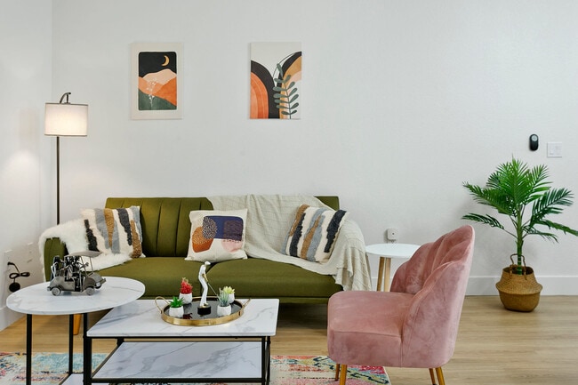 Building Photo - 9450 W Cabela Dr Unit ID1014314P