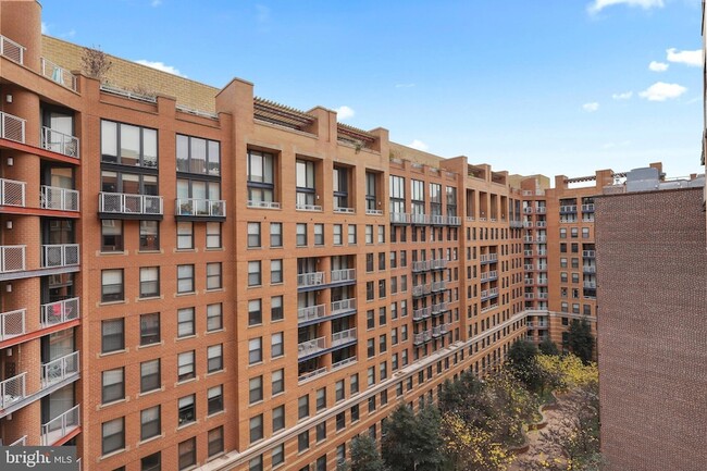 Building Photo - 616 E St NW Unit 1005