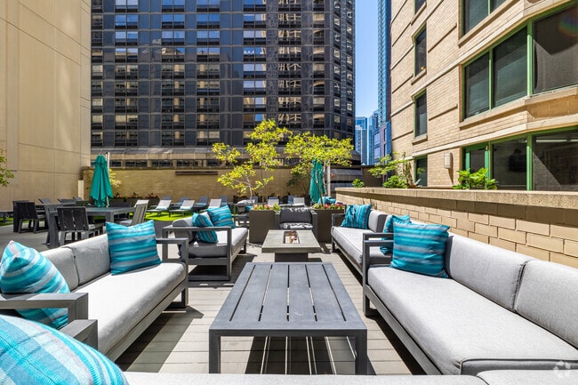 Interior Photo - 420 E Ohio