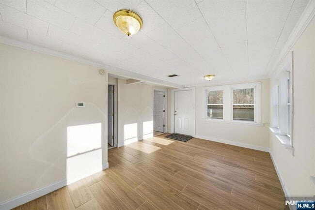 Photo - 75 Lakeview Terrace