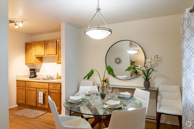 2BR, 1BA - 850SF - Forest Glen Townhomes