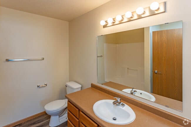 2BR, 2BA - 1,010SF - Calico Apartments