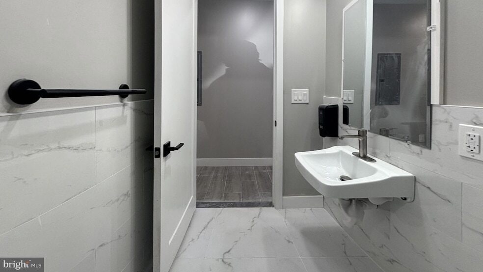 Photo - 5341 Chestnut St