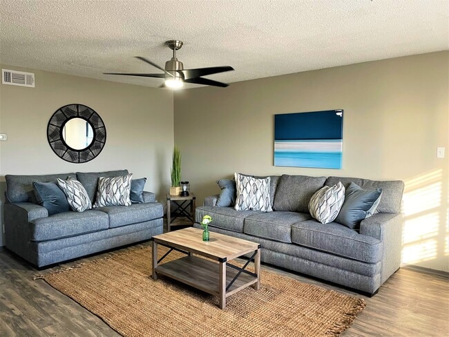 living room 3 bdrm - River Walk Apartments