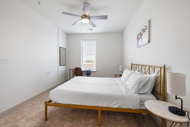 Photo - 633 E Main St Unit ID1031624P