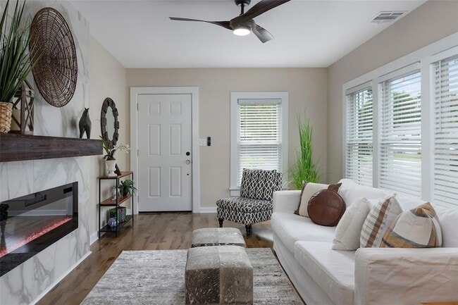 Photo - 701 38th Ave N