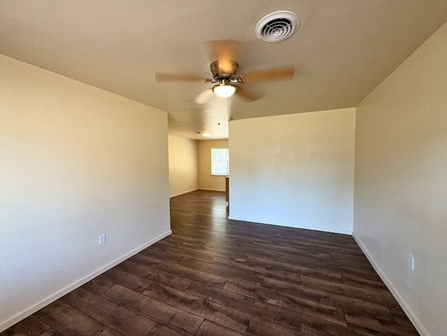 Photo - 615 Crane Dr
