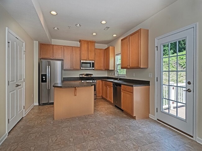 Photo - 627 Edison Dr