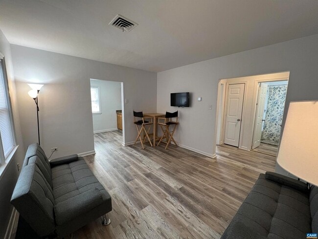 Building Photo - 301 7th St SW Unit A