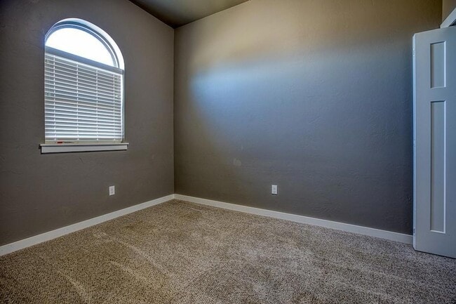 Photo - 807 Venice Ct