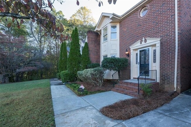 Photo - 4648 Calumet Cir NW