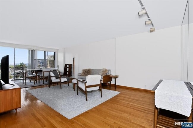 Photo - 301 Beech St Unit 12A