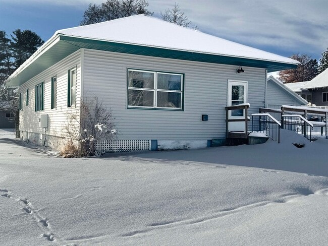 Building Photo - 315 3rd Ave E