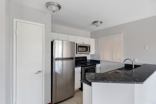 Photo - Country Creek Apartments