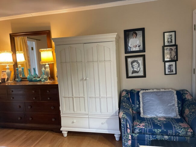 Photo - 198 Schools Dr Unit ID1343304P