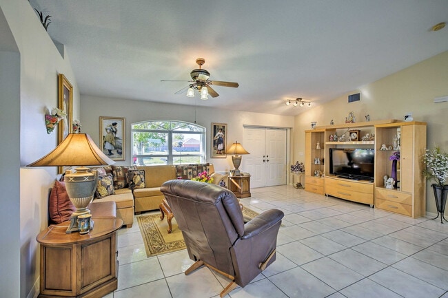 Photo - 421 SE 4th Pl Unit SI ID1545723P