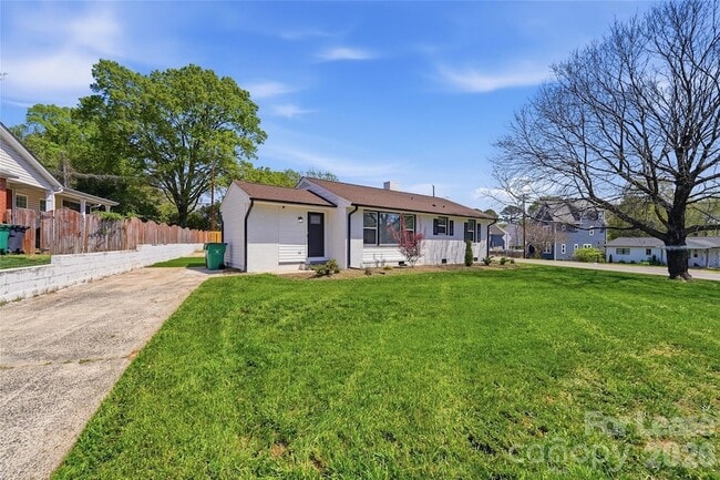 Photo - 2301 Shamrock Dr