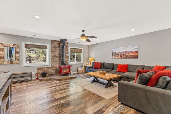 Building Photo - 5420 Cassi Ln Unit ID1257804P