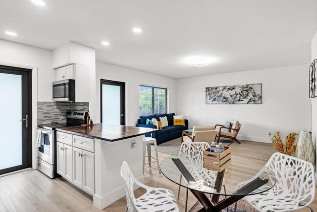 Photo - 1634 SW 4th Ave Unit ID1049798P