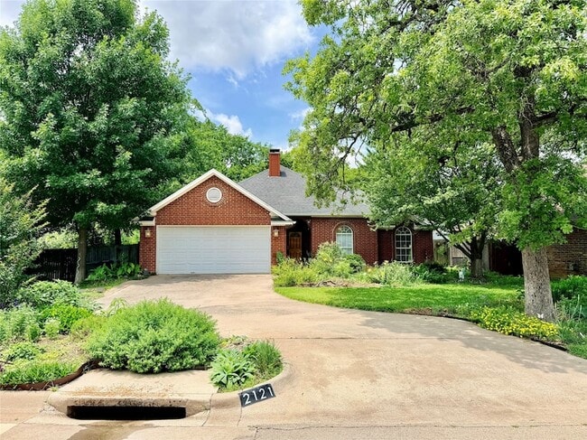 Building Photo - 2121 Preston Pl