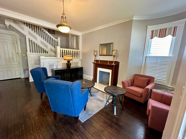 Common Room - 1439 6th Avenue