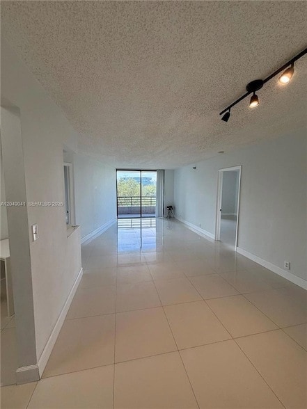 Photo - 3300 NE 191st St Unit 404