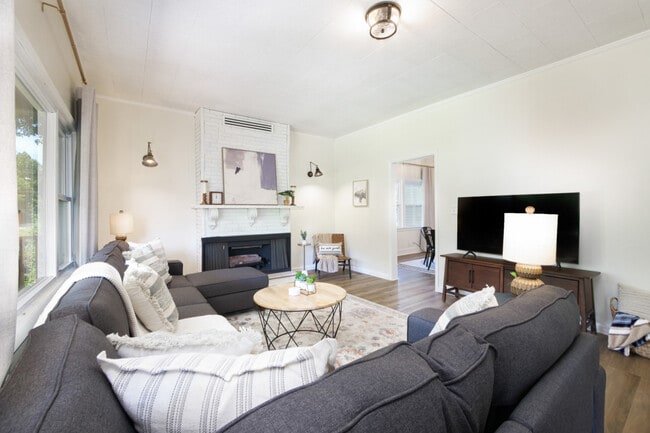 Building Photo - 729 E State St Unit ID1061034P