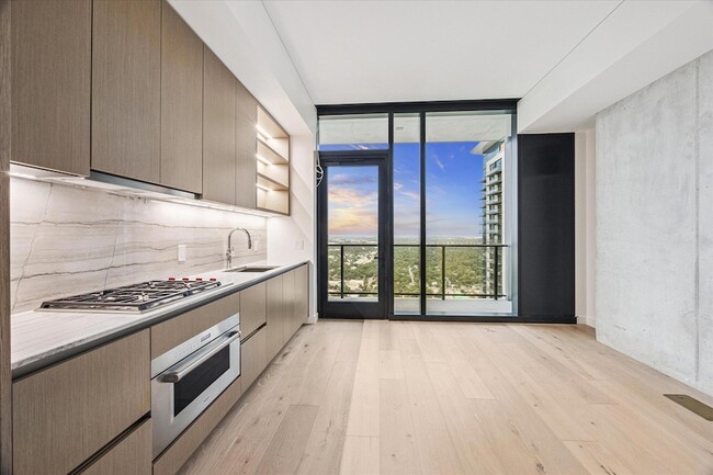 Building Photo - 610 Davis St Unit 3101