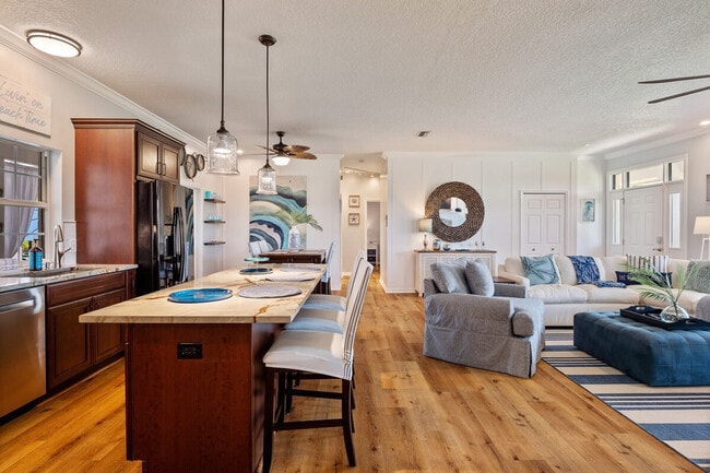 Photo - 4 Susan Pl Unit ID1261606P