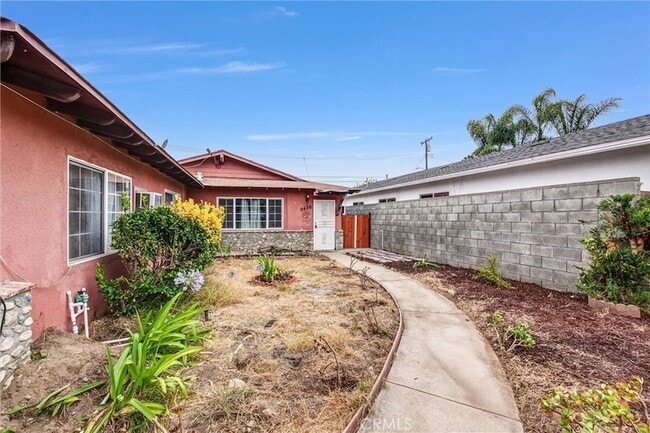 Building Photo - 9436 Ramona Ave