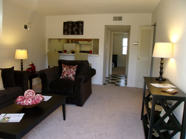 Photo - Kings Point Apartments