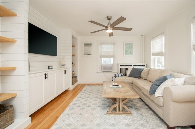 Photo - 33 Slocum St