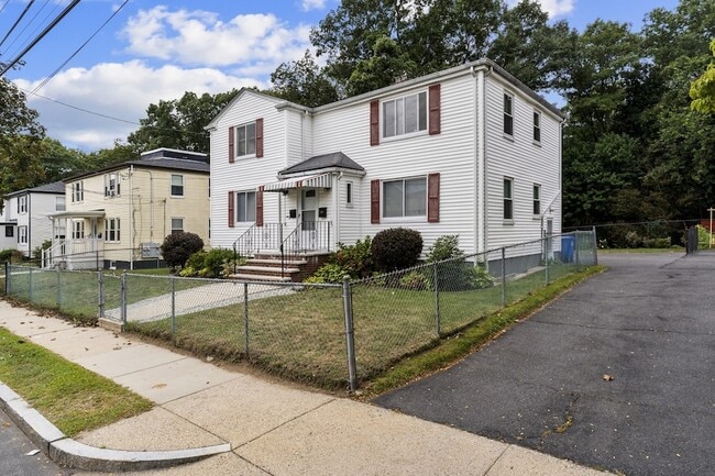 Building Photo - 84 Gladeside Ave