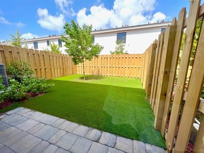 Photo - 429 NE 12th St