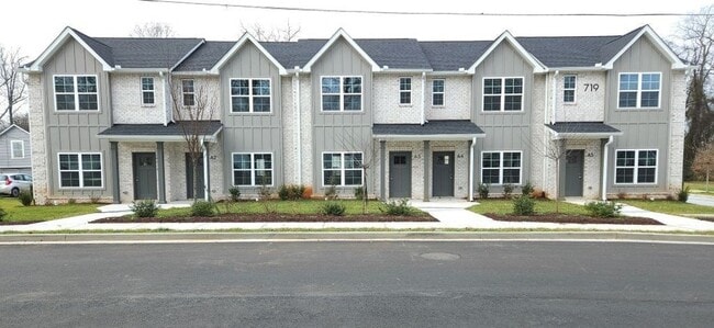 Building Photo - 719 Crestland Ave Unit A4