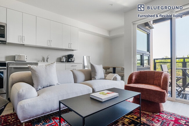 Building Photo - 4609 Union Bay Pl NE Unit FL3-ID888