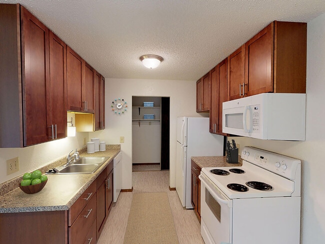 Photo - Candlewood Apartments